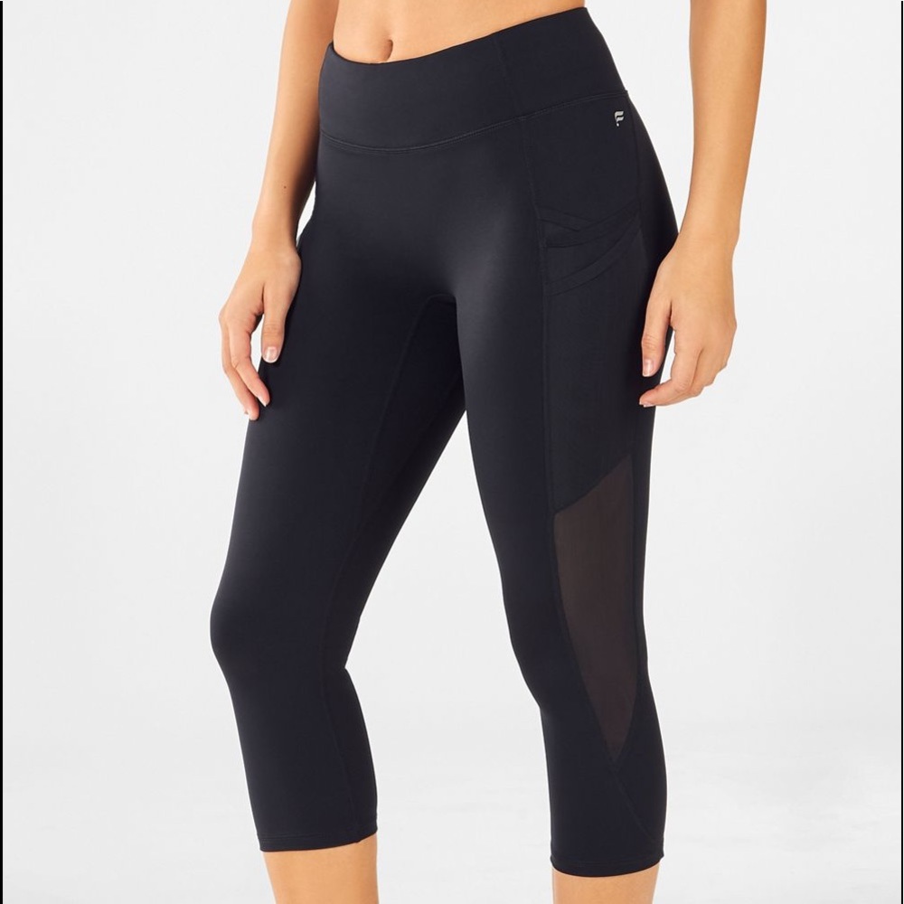 NWT- FABLETICS: Trinity Mid-Rise Pocket Crop
